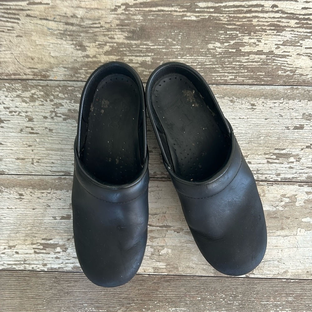 Women’s Black Dansko clogs